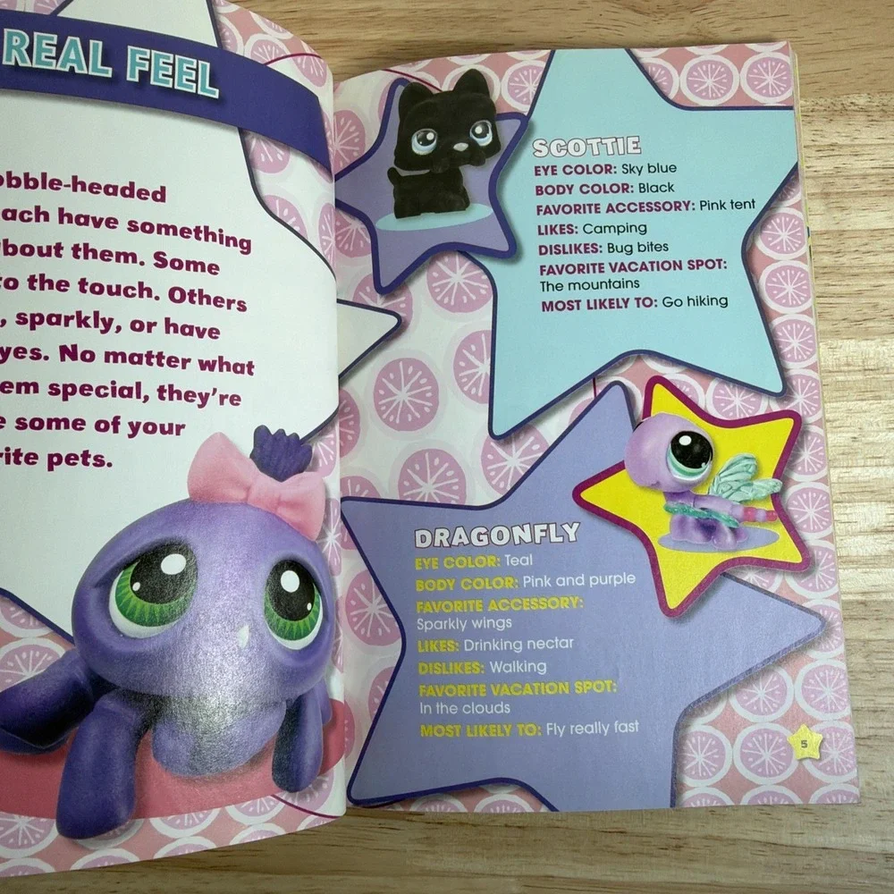 Littlest Pet Shop the Ultimate Handbook, Volume 4 [With Bookmarks]